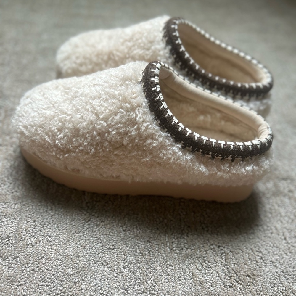 Cozy Cream Sherpa Women’s Slip-On Shoes